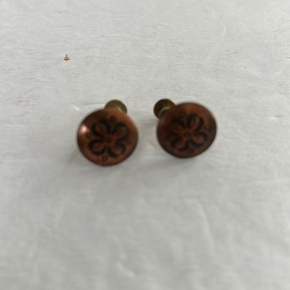 Vintage Small Copper Hammered Screw On Earrings - Picture 4 of 8